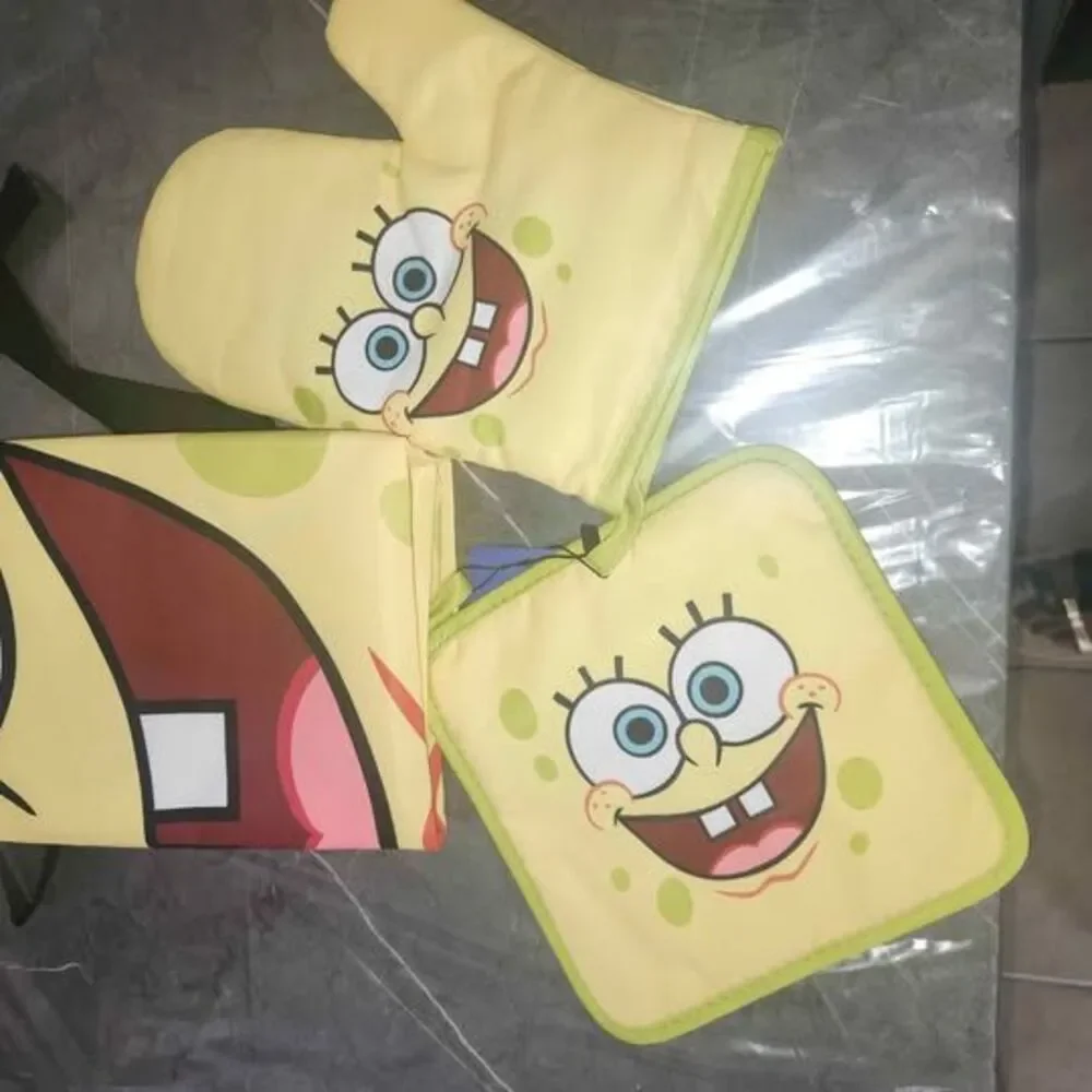 Nickelodeon SpongeBob SquarePants Kitchen Set Apron, Oven Mitt, and Pot Holder